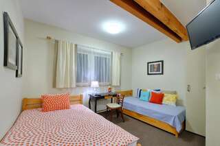 Отели типа «постель и завтрак» Bałtycka44 Rooms & Apartments Ольштын Двухместный номер с двуспальной кроватью и дополнительной кроватью-4